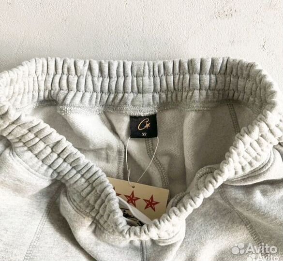 Утеплённые штаны Corteiz HMP 3 Star Set на руках