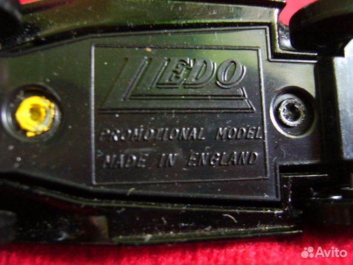 Желтая машинка Road service сделана в Англии