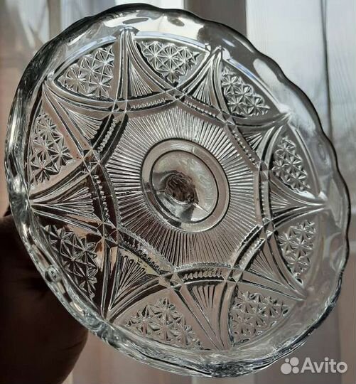 Старинная стеклянная фруктовница вазочка на ножке