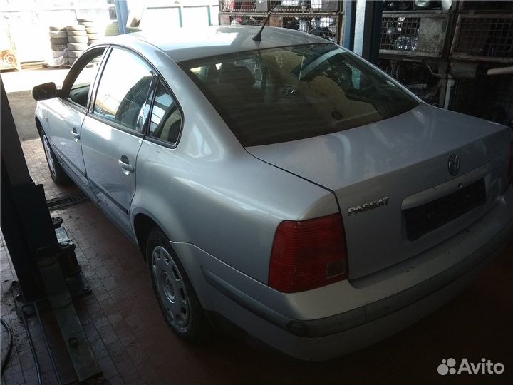 Разбор на запчасти Volkswagen Passat 5