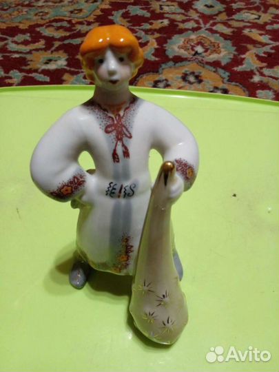 Статуэтка фарфор богатырь (котигорошко)