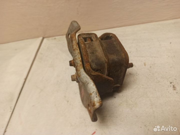 Подушка двигателя Субару