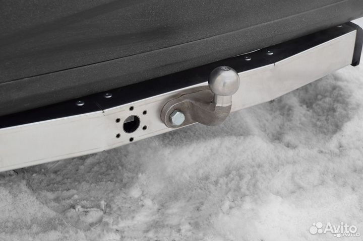 Фаркоп с накладкой из нерж. Toyota Highland тип F