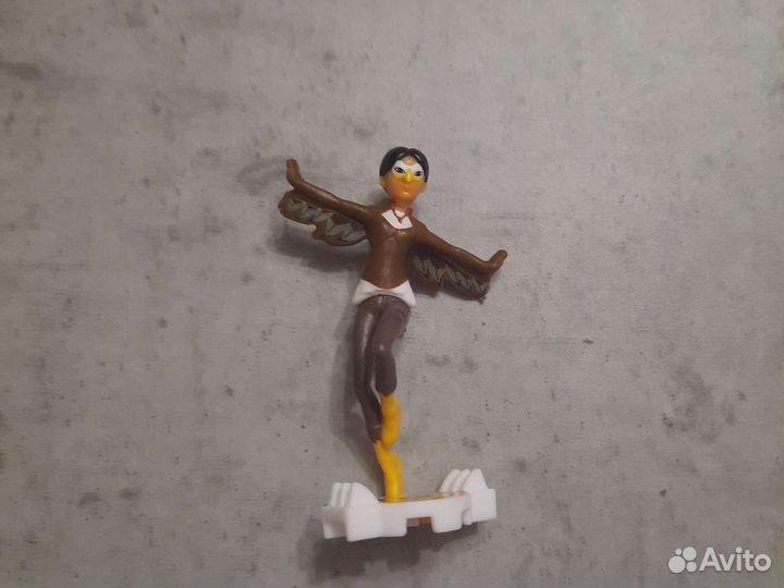 Фигурки леди Баг из Киндера