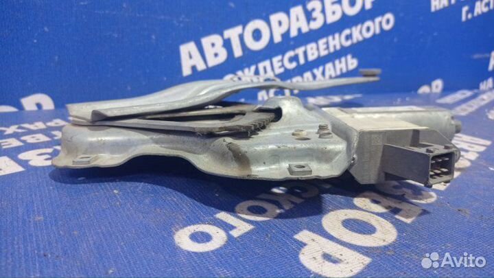 Задний левый стеклоподъёмник Toyota Avensis седан