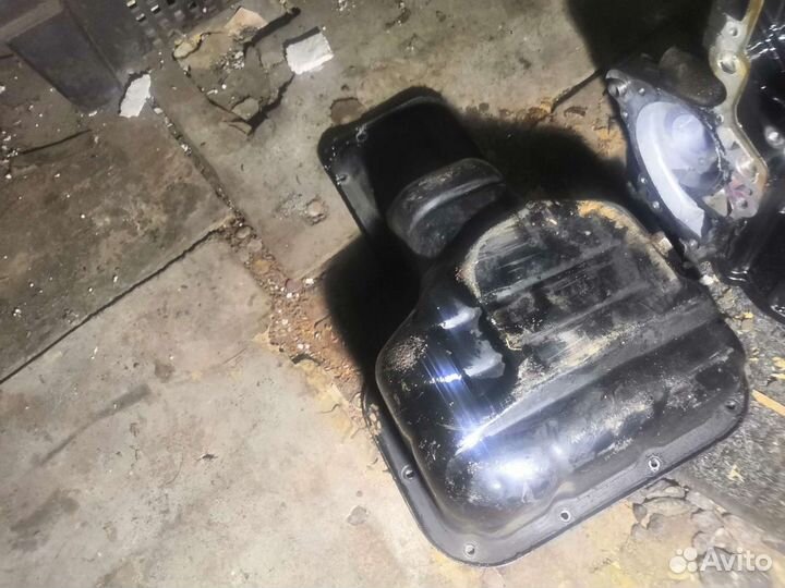 Поддон двигателя Toyota corolla avensis