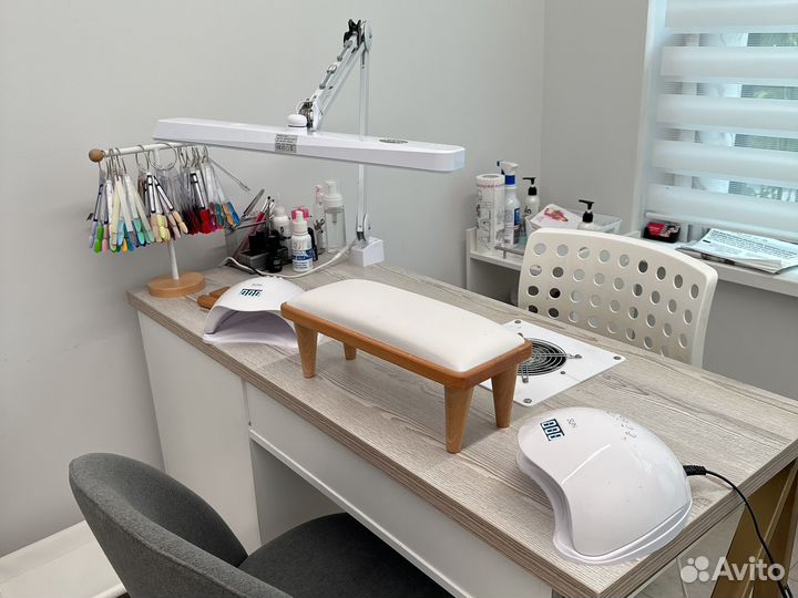 Мастер маникюра и наращивания ногтей