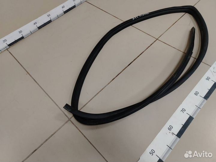 Уплотнитель проема двери задней правой Toyota Camry XV30 2001-2006