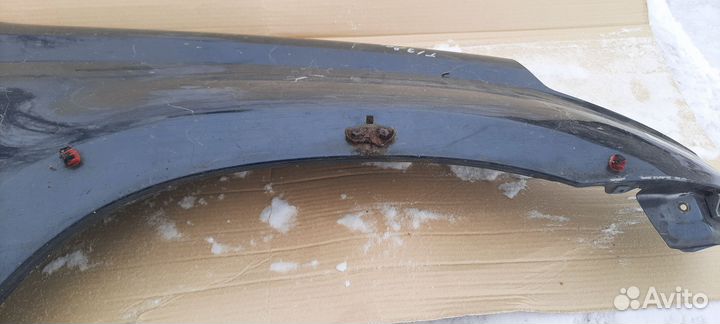 Крыло рав 4 2002