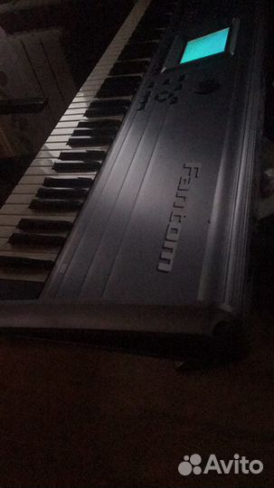 Синтезатор роланд фантом FA76