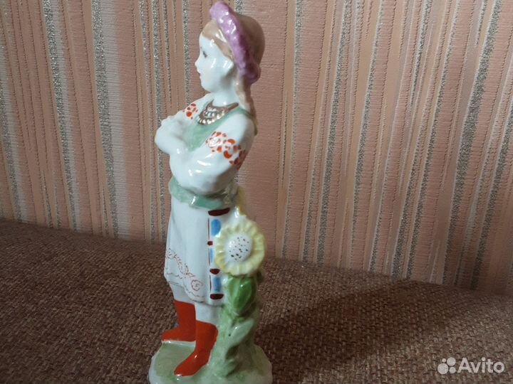 Статуэтка фарфор Украиночка