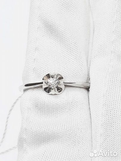 Золотое кольцо с камнем 15р