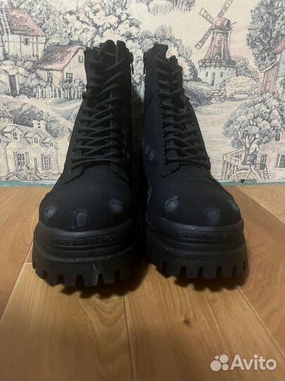 Balenciaga Strike boots type на руках