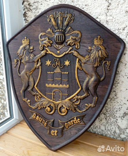 Семейный фамильный герб из ценных пород дерева