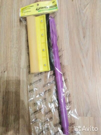 Стеклоочиститель-скребок для мытья окон новый