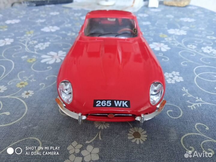 Коллекционная модель Jaguar Е 1961 1:18