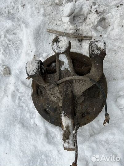 Кулак задний ступица Suzuki Liana 01-07