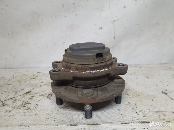 Ступица передняя левая Nissan Skyline седан 2012