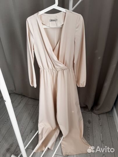 Комбинезон женский нарядный молочный бежевый 44