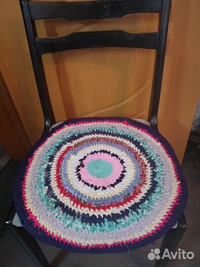 Коврик вязаный ручной работы