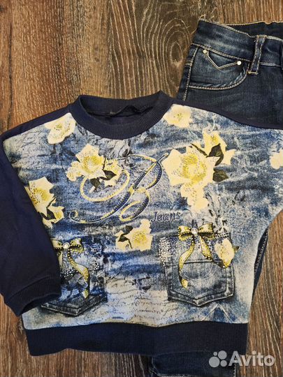 Жилетка, кофта и джинсы. Blumarine. 1 год