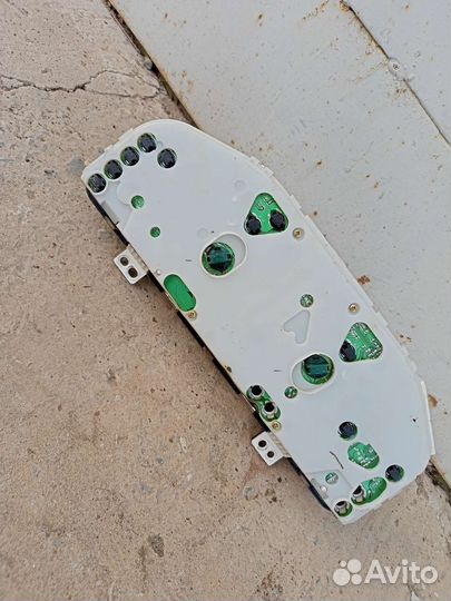 Щиток приборов Mazda Familia