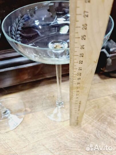 Вазы, стекло. На высокой ножке