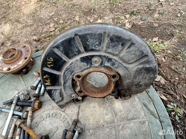 Volkswagen Tiguan 1 кулак поворотный левый