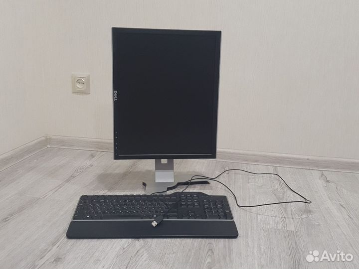 Монитор Dell 19 дюймов + клавиатура