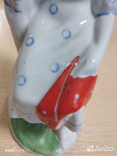 Статуэтка фарфор Девушка у березы