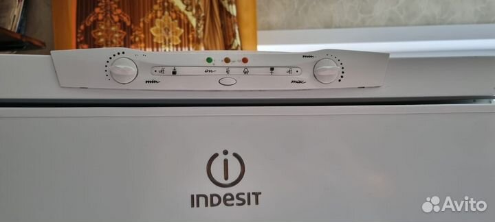 Продам холодильник indesit C240G двухкамерный