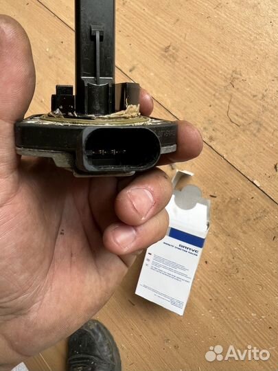 Датчик уровня масла Volkswagen passat b6