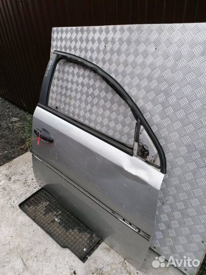 Дверь передняя правая Opel Vectra C 1.8Z18XER
