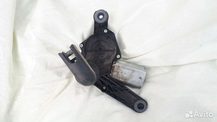 Мотор стеклоочистителя с кронштейном Peugeot 206