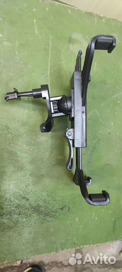 Держатель планшета в автомобиле