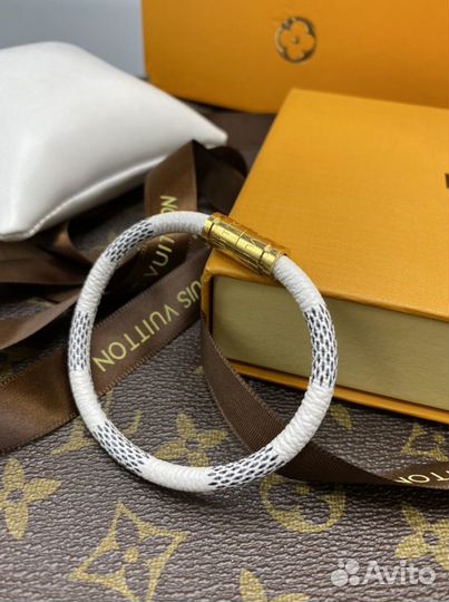 Женский браслет louis vuitton