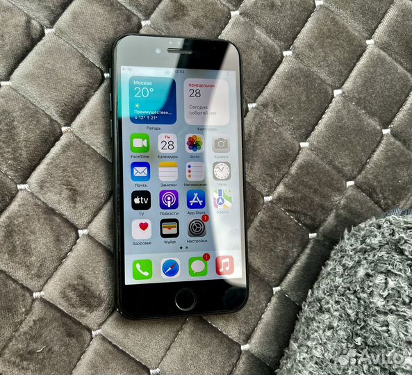 Телефон iPhone se 2020