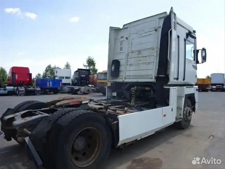 В разборке грузовик Renault,Magnum II 1996-2001