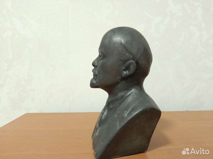 Бюст В.И. Ленина