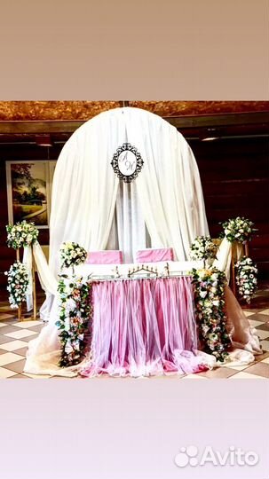 Свадебное украшение президиума молодоженов