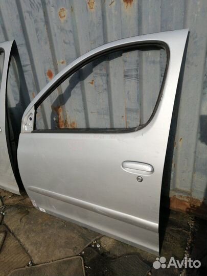 Дверь передняя левая Toyota Funcargo NCP20