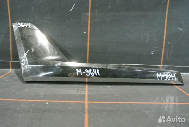 Накладка на фару правую - Toyota Land Cruiser 20