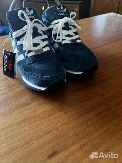 Кроссовки adidas classic