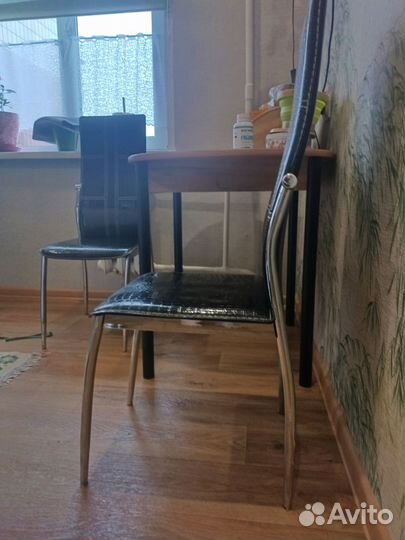 Кожаный стул