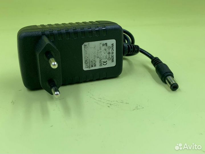 23709 Зарядное устройство для батарей 18650