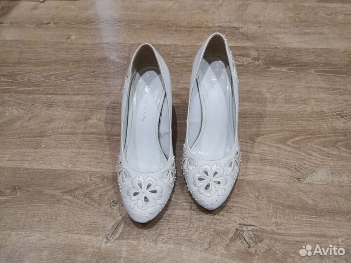 Туфли белые 38