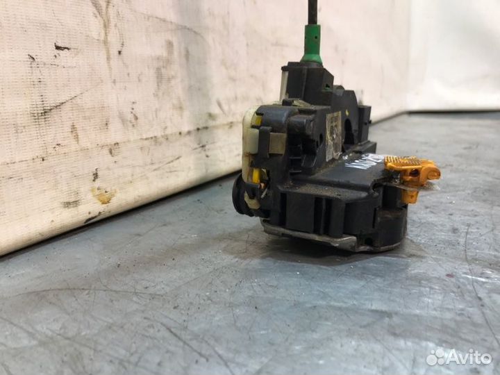 Замок двери задний левый Chevrolet Cruze седан