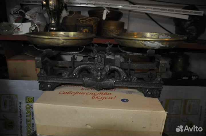 Продам антикварные весы с набором гирь