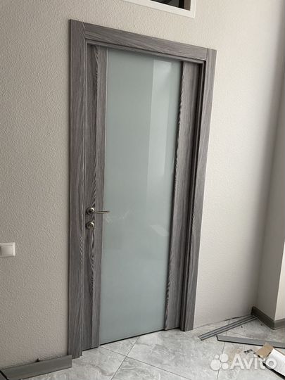 Двери межкомнатные серые со стеклом 777899ZZ