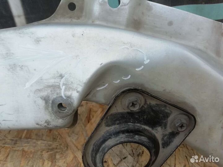 Рамка радиатора верхняя часть Ssang Yong Kyron 200